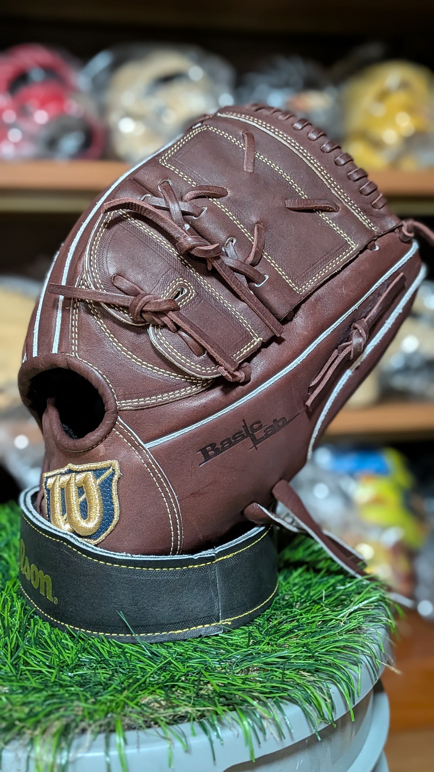 Wilson BasicLab SA17 Soft Baseball Glove for Pitchers (WBW103720)