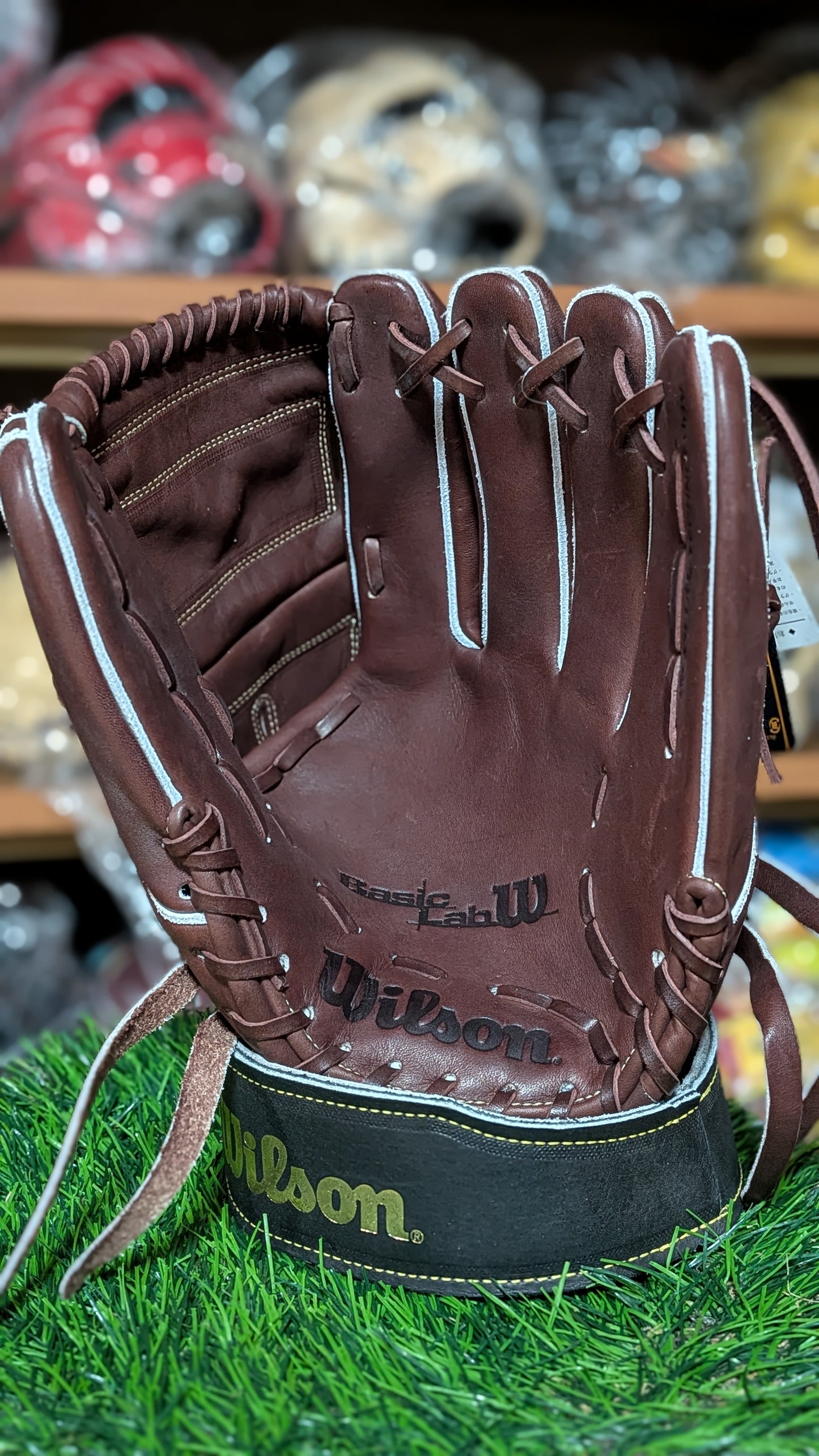 Wilson BasicLab SA17 Soft Baseball Glove for Pitchers (WBW103720)