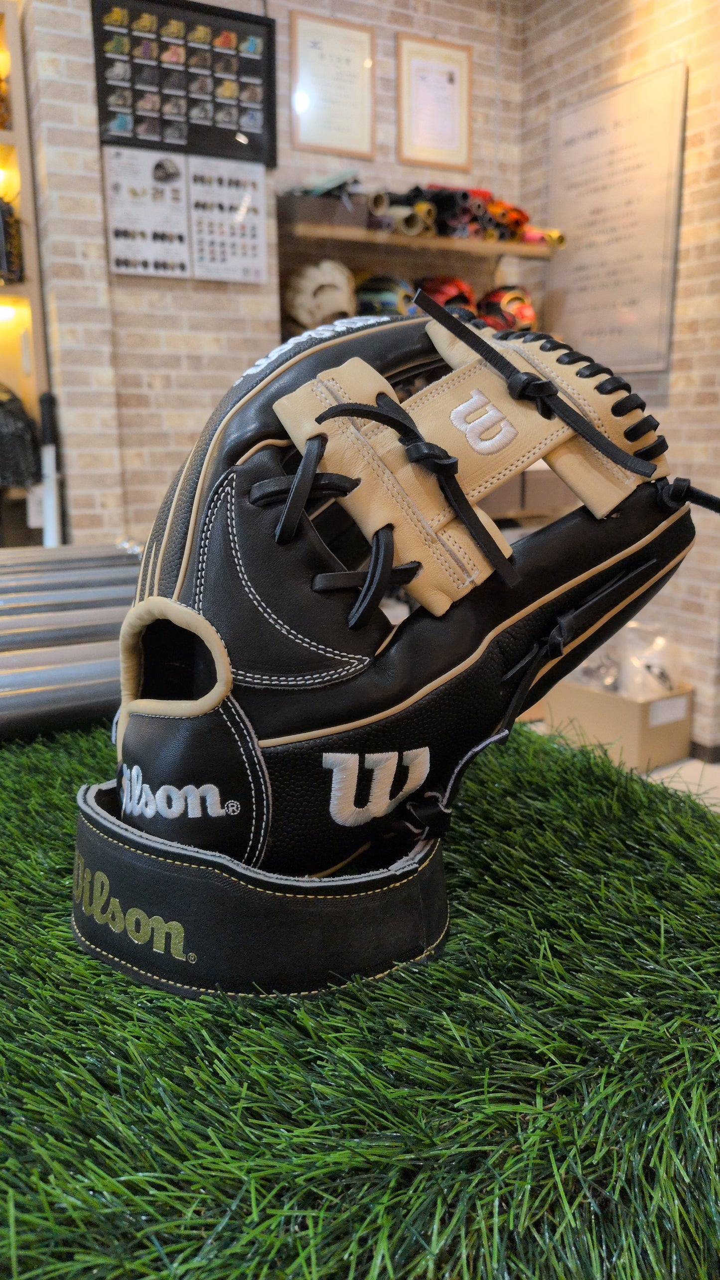 Wilson Soft Baseball Glove, Infielder's, Model 87, Limited Edition, Wannabe Hero (WBW103796)