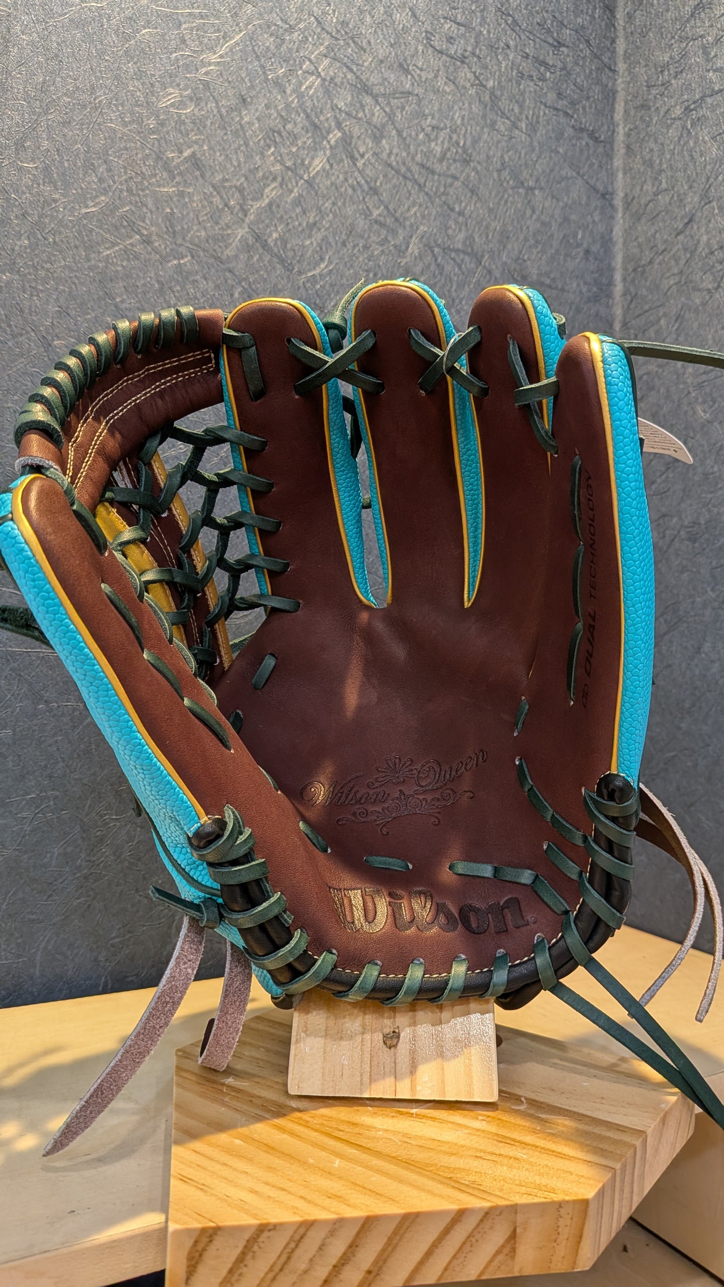 ウィルソン 女子ソフトボール用グラブ Wilson Queen  ユーティリティ用 95型 LH WBW104501